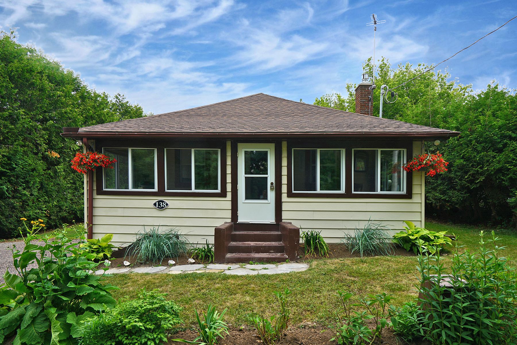 Virtual Tour of 138 Cove Road Bowmanville, ON for Ian Gibson TourID