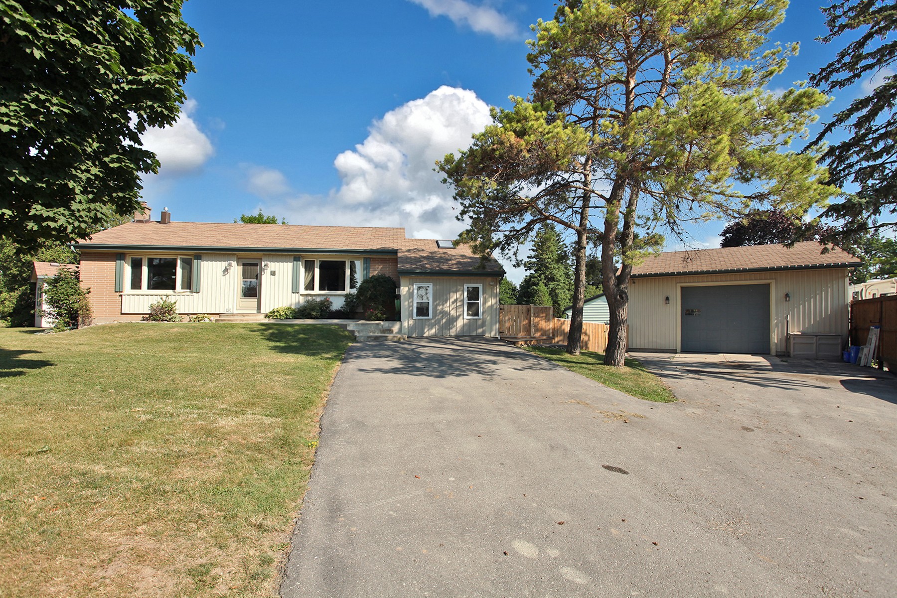 18 Heber Down Cres Brooklin, ON Virtual Tour for Lydia Hartley TourID