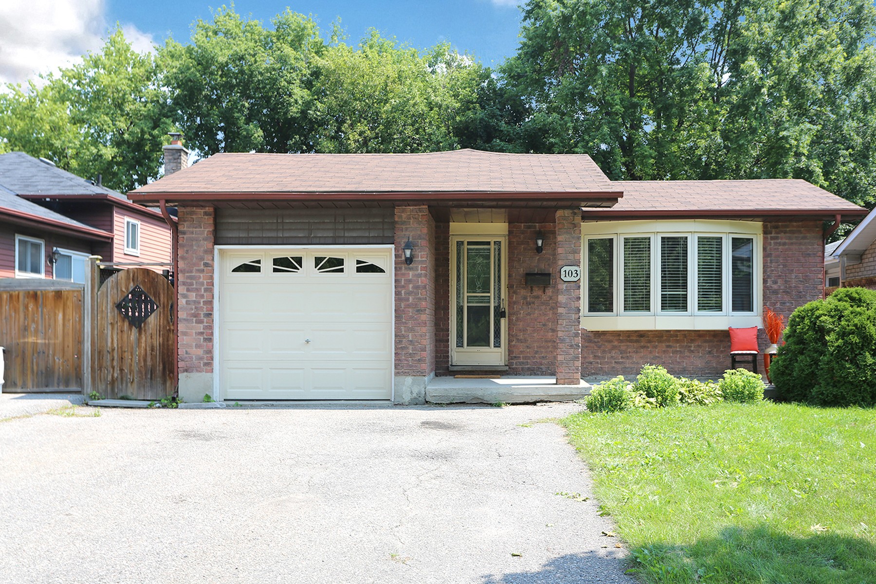 103 Limerick St Oshawa, ON Virtaul Tours ID 23328 for Christine Stergiu 2022/04