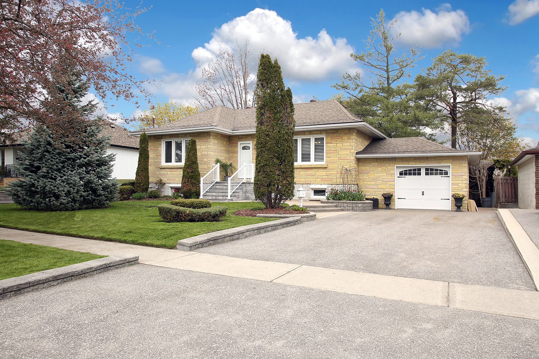 442 Ridgeway Ave Oshawa, ON TourID 25969 for Paul Laliberte iVRTours