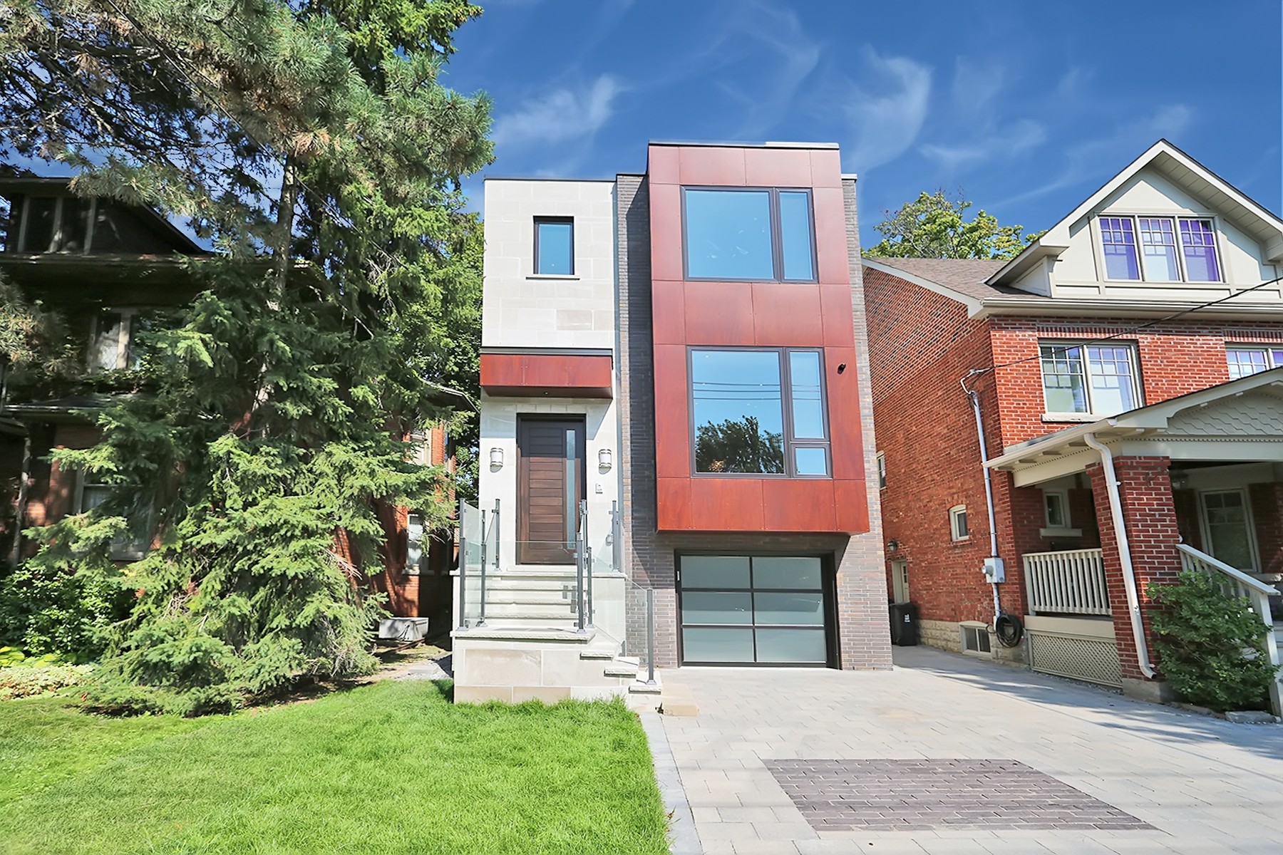 Virtual Tour of 214 Sheldrake Blvd Toronto, ON TourID