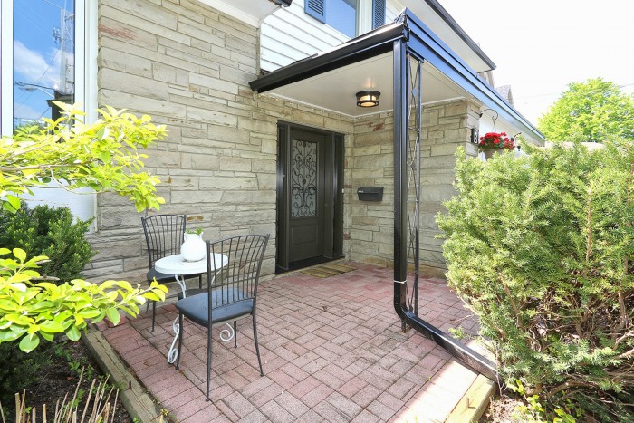 Front Porch / Entrance
