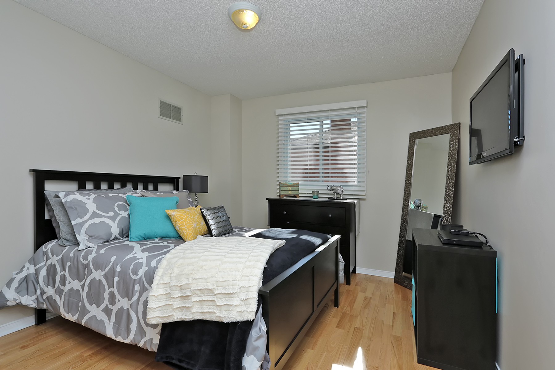 16635_bedroom_15_20140908220134.jpg