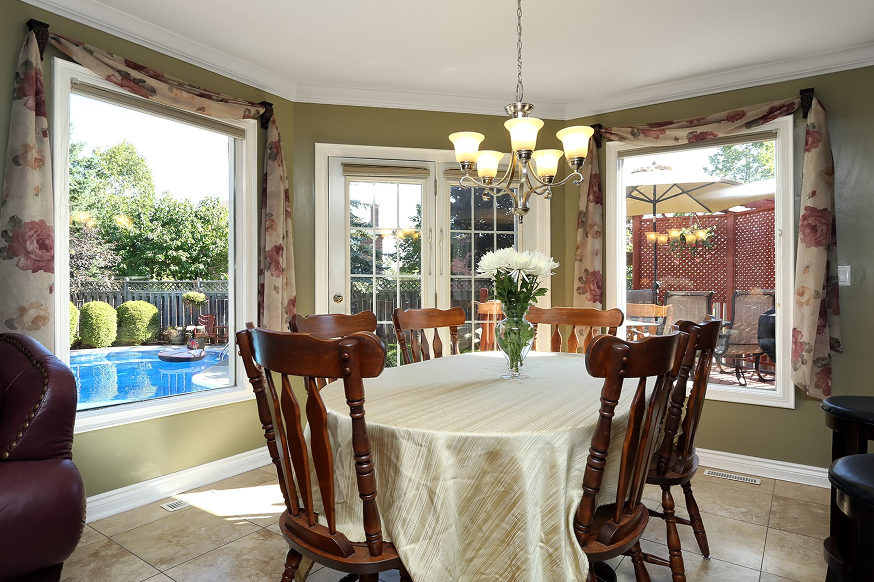 16635_eating_area_20_20140908220134.jpg