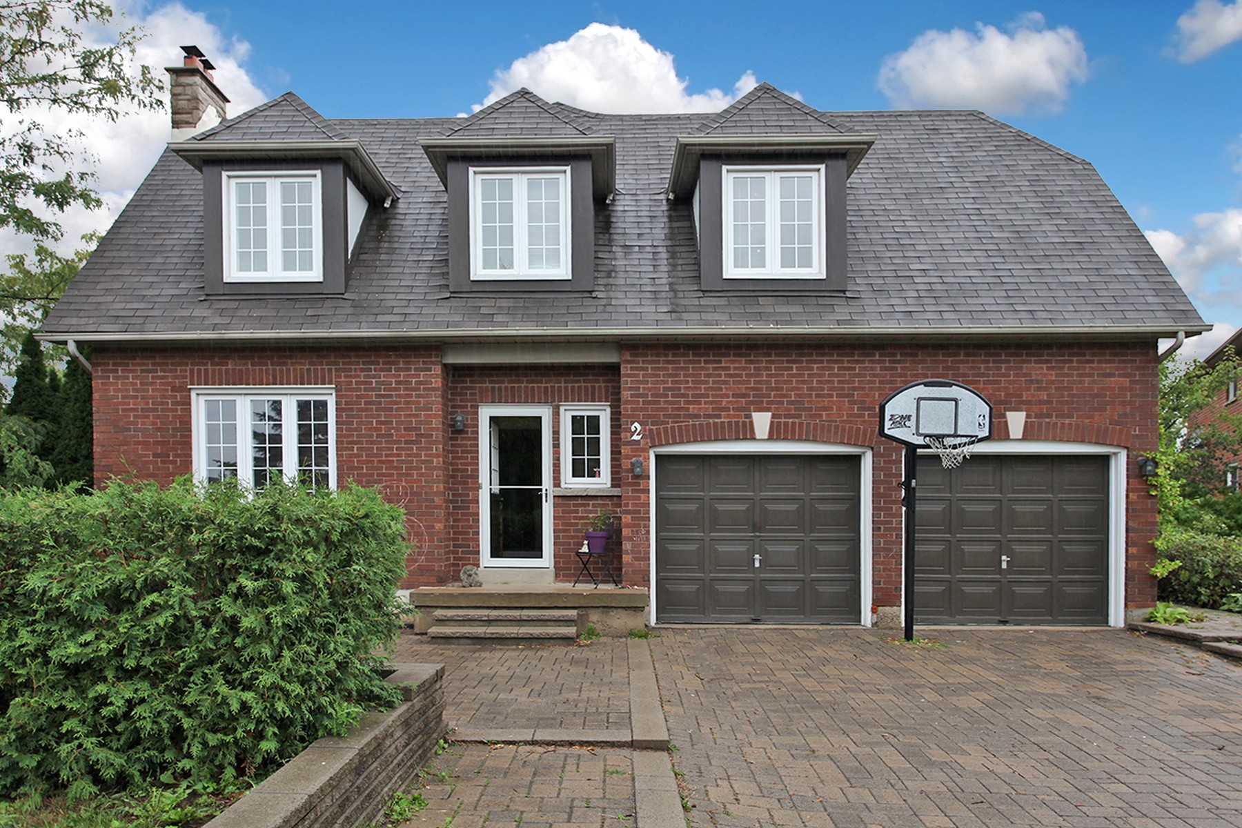 Virtual Tour of 2 Cliff Swallow Court Brampton, ON TourID 14038 for