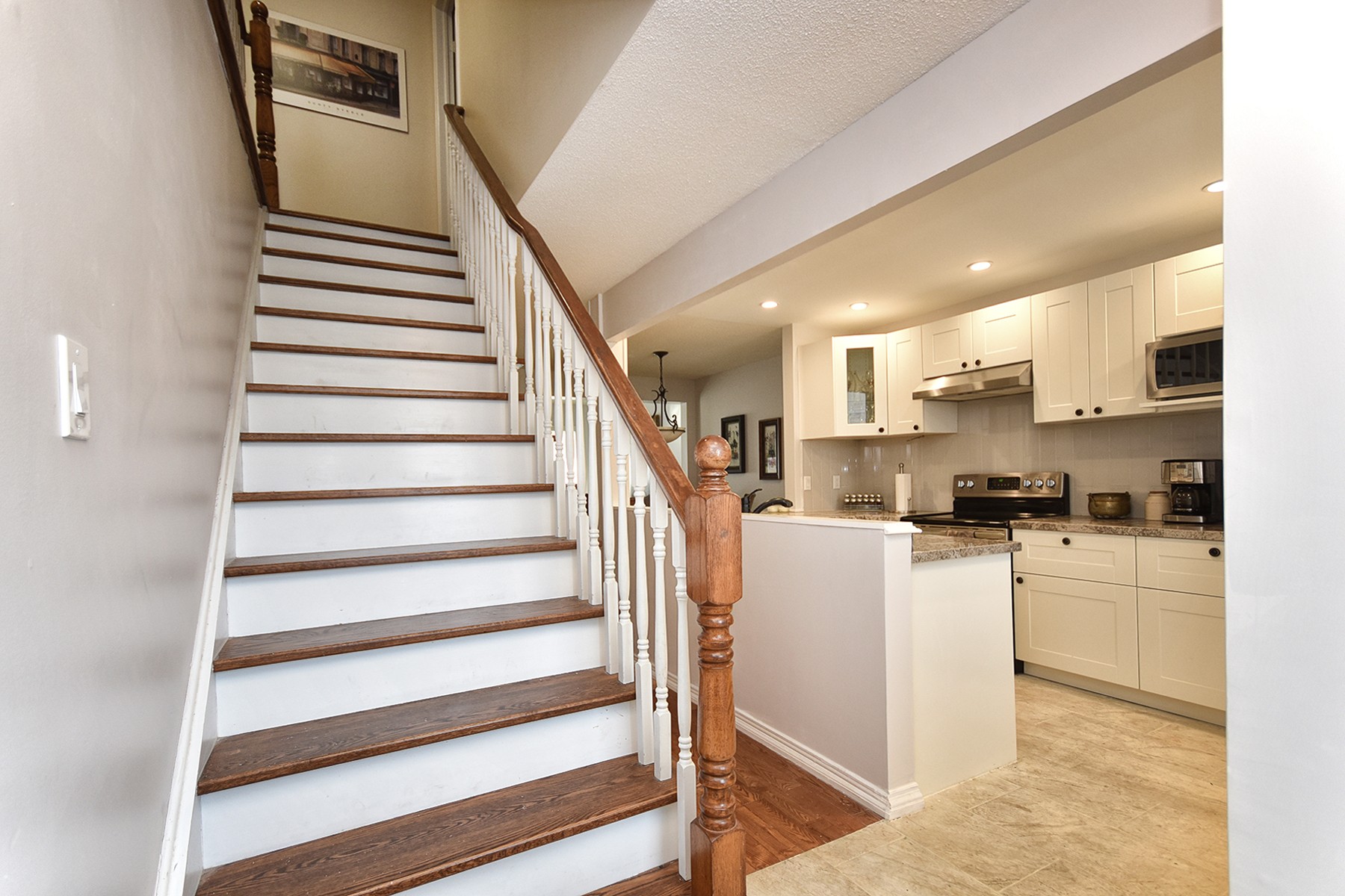 Virtual Tour of 2116 Chrisdon Rd Burlington, ON TourID