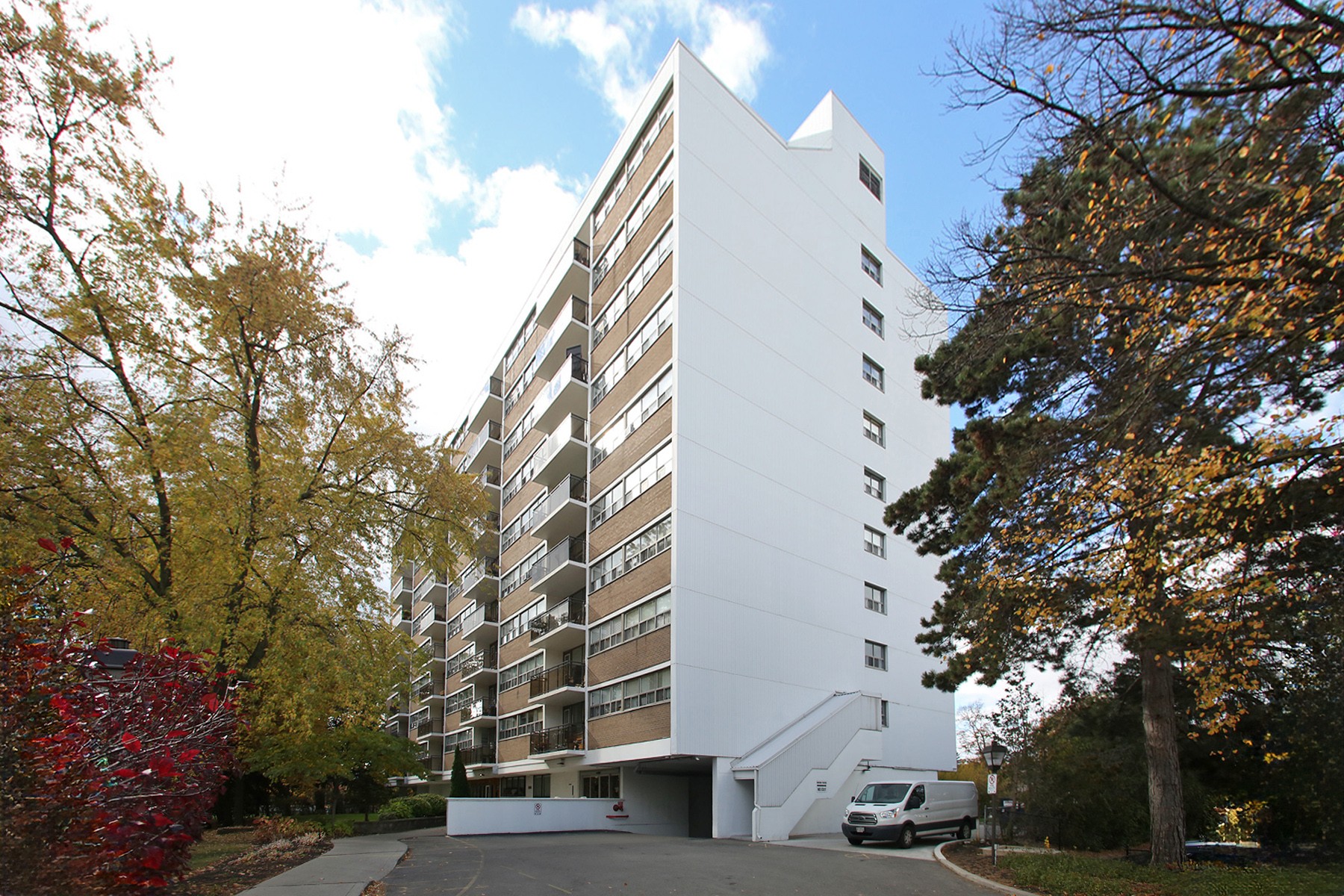 212 Kerr St Unit 704 Oakville, ON TourID 27197 for Pablo Subak