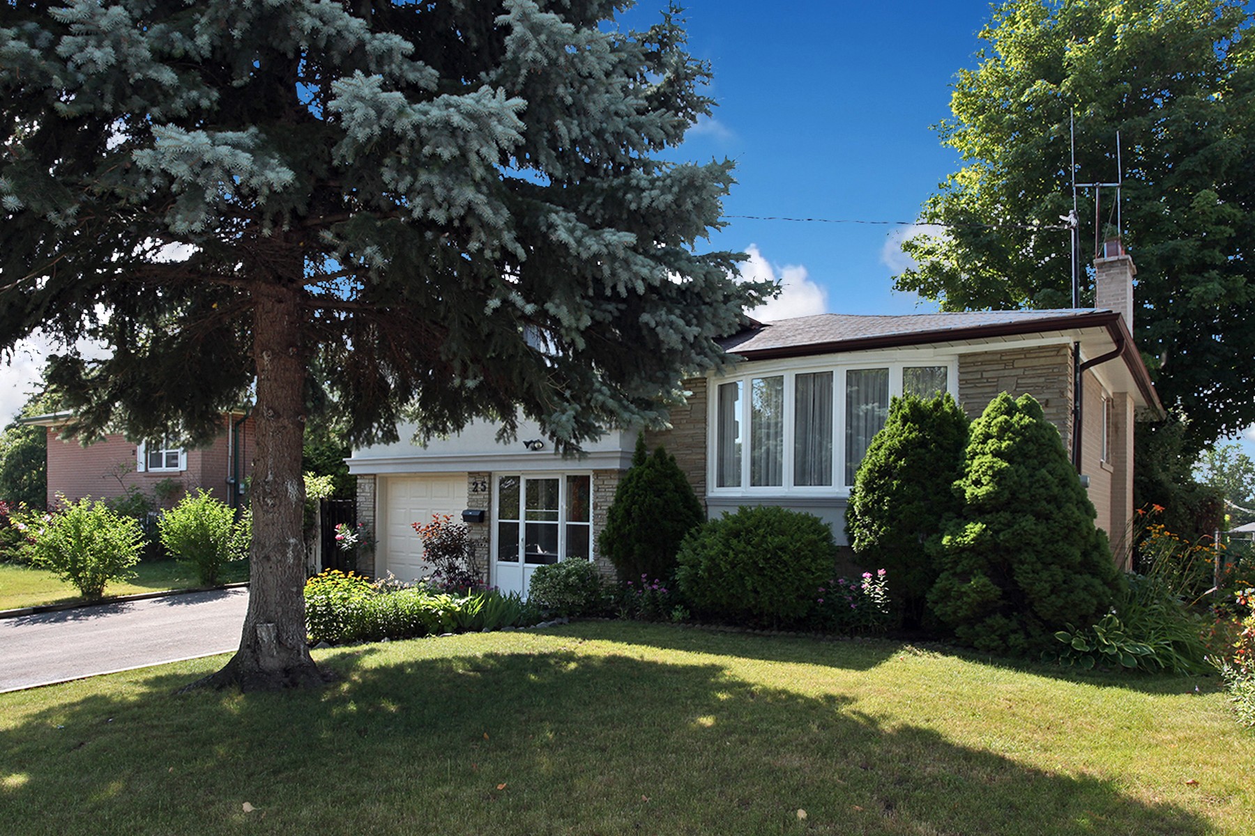 iVRTours.com - 25 Snowcrest Avenue Toronto, ON Virtaul Tours ID# 13835 ...