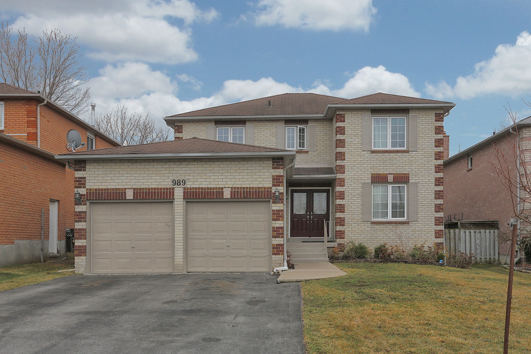 989 Thimbleberry Circle Oshawa, ON Virtual Tour for Mark Williams