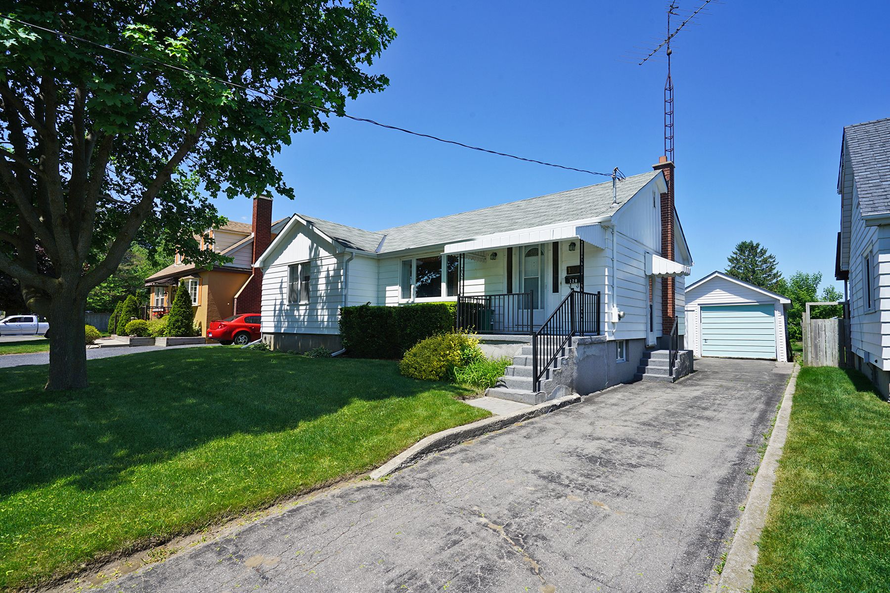 Virtual Tour of 120 Beatrice St W Oshawa, ON for