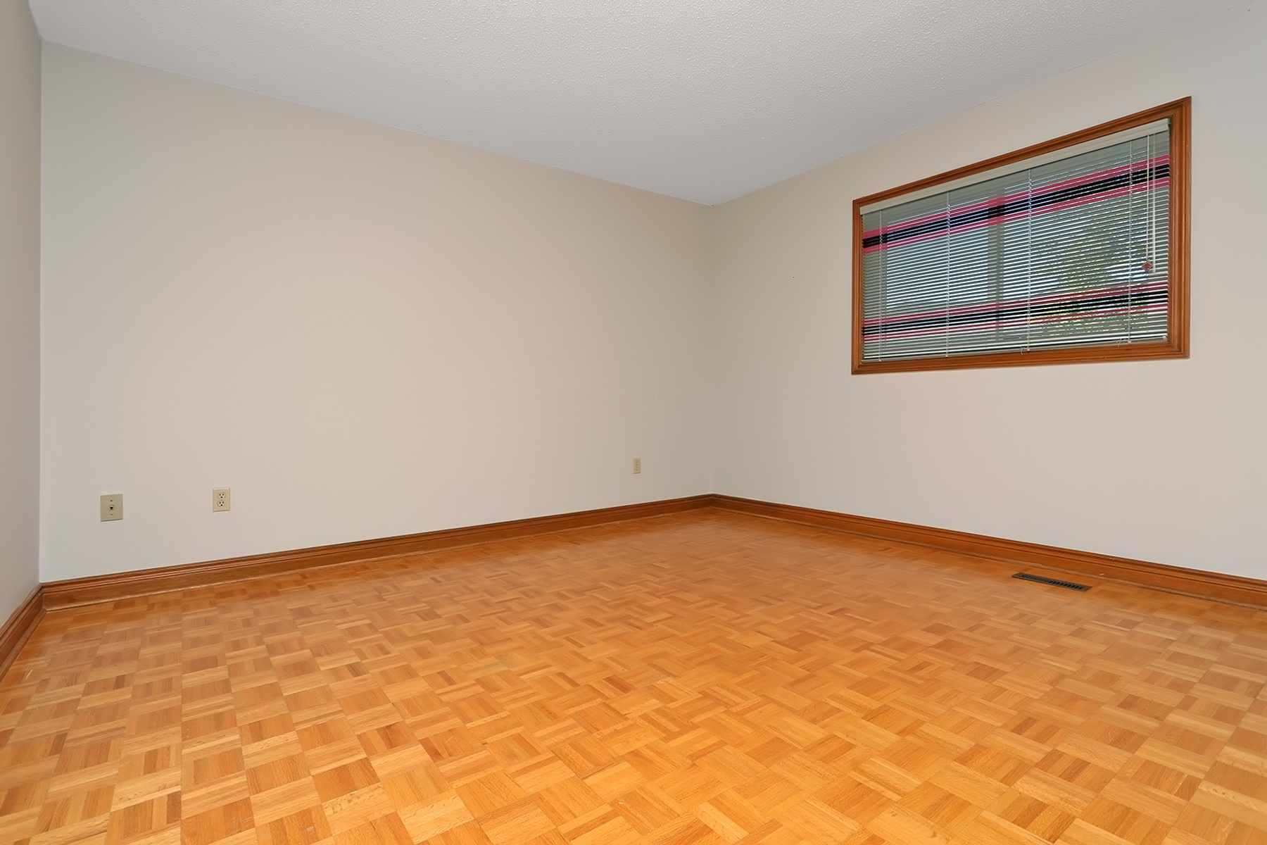 34 Wainwright Ave Richmond Hill, ON Virtual Tour for Franca Giammarino