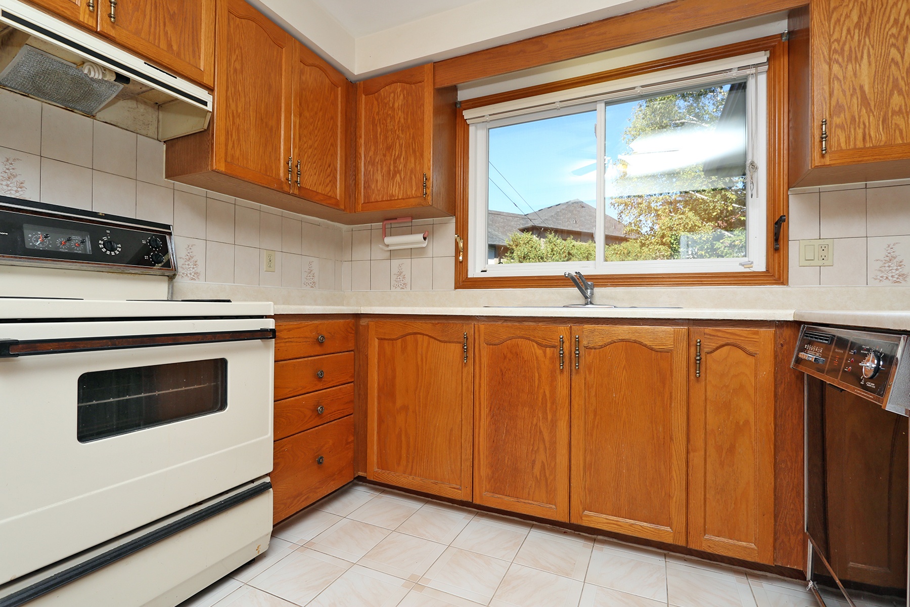 34 Wainwright Ave Richmond Hill, ON Virtual Tour for Franca Giammarino