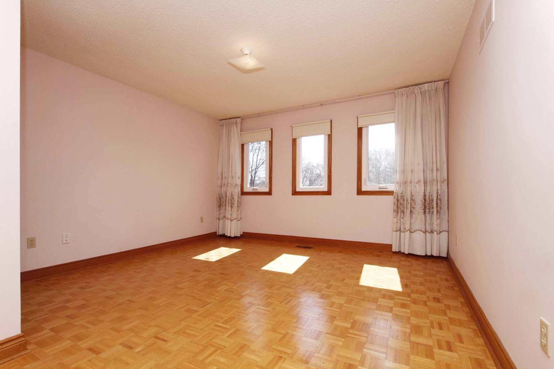 34 Wainwright Ave Richmond Hill, ON for Franca