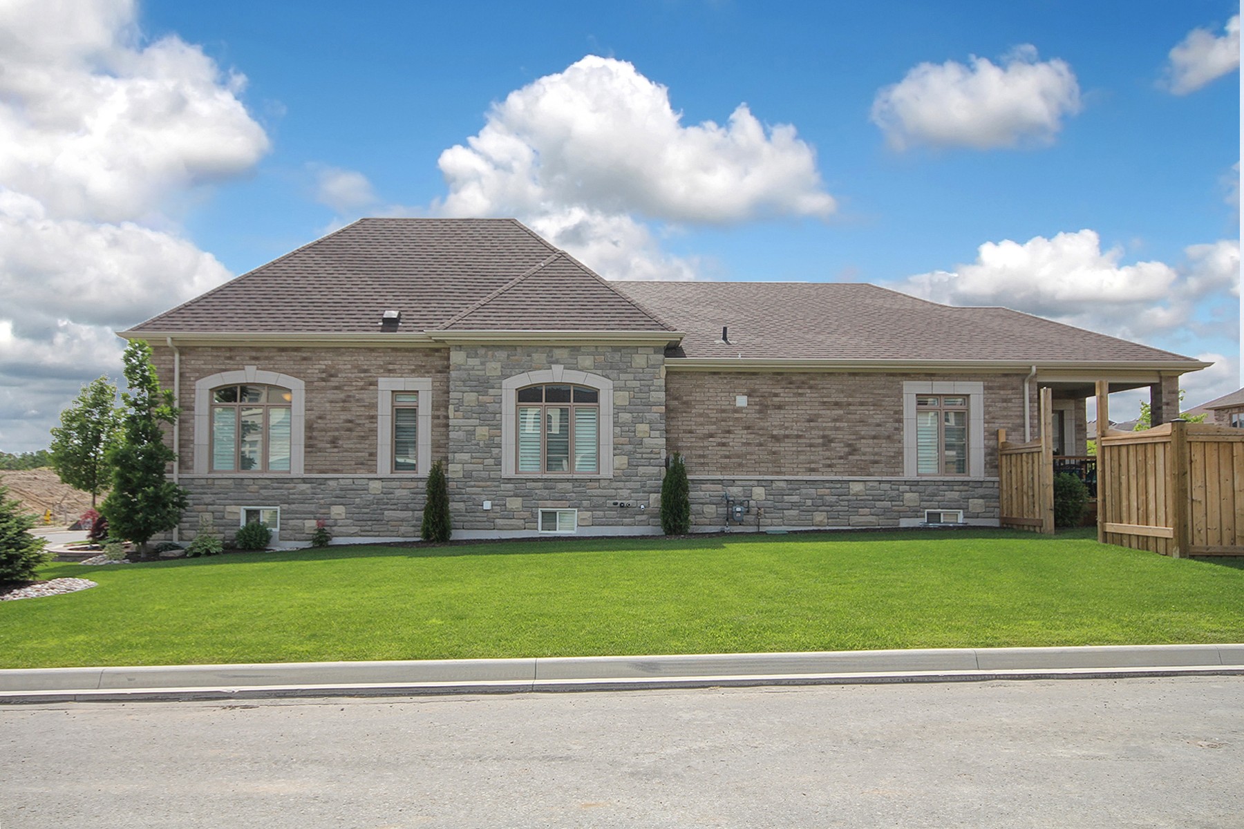 iVRTours.com - Virtual Tour of 44 Glengowan St Whitby, ON for Eddie ...