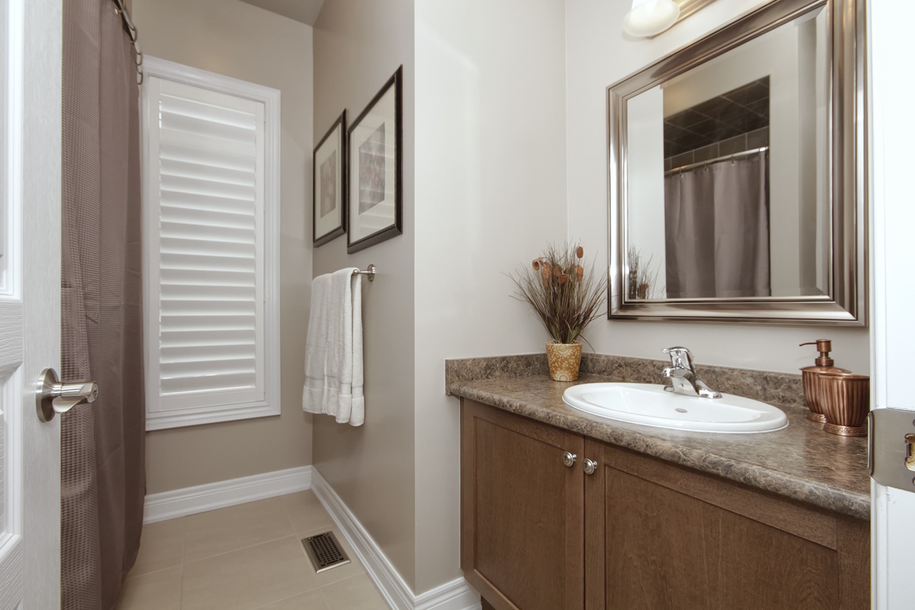 iVRTours.com - Virtual Tour of 44 Glengowan St Whitby, ON for Eddie ...