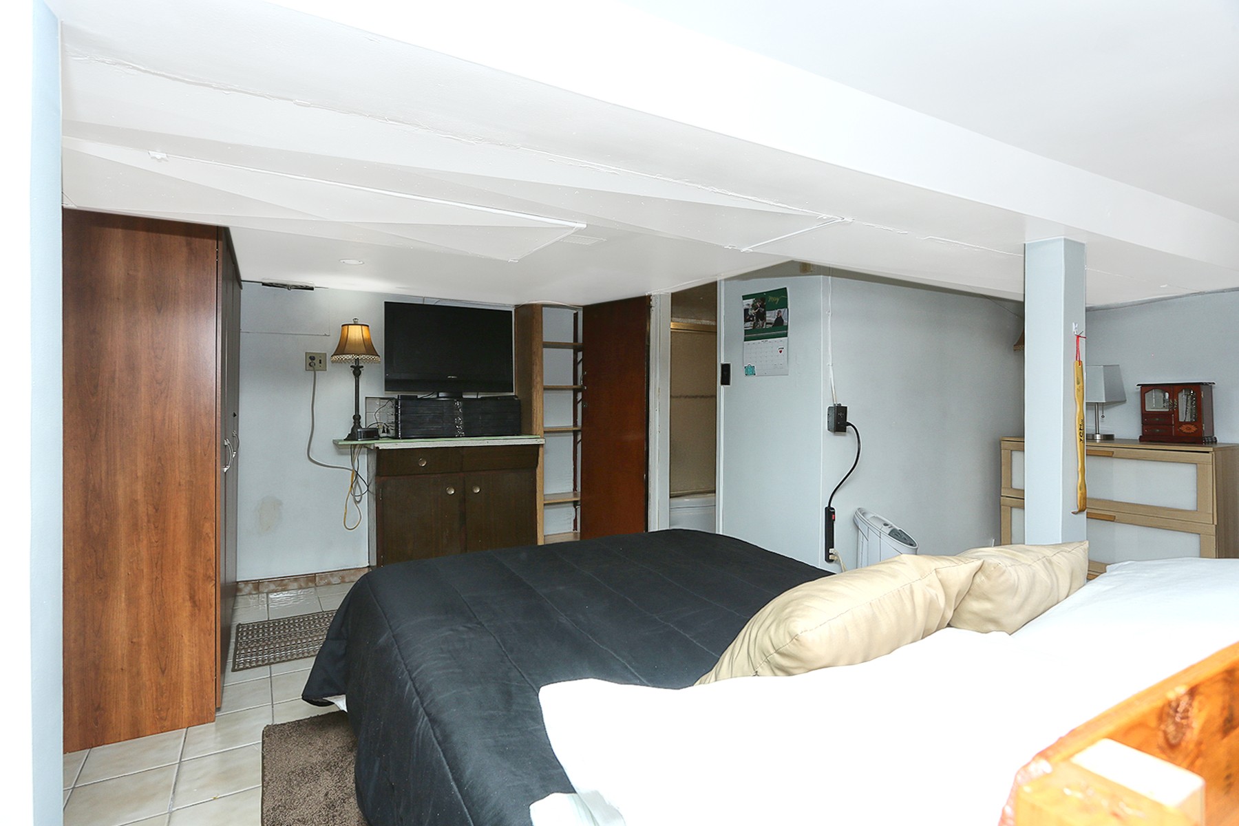 23068_lower_level__living_area_16_16_20180524223354.jpg