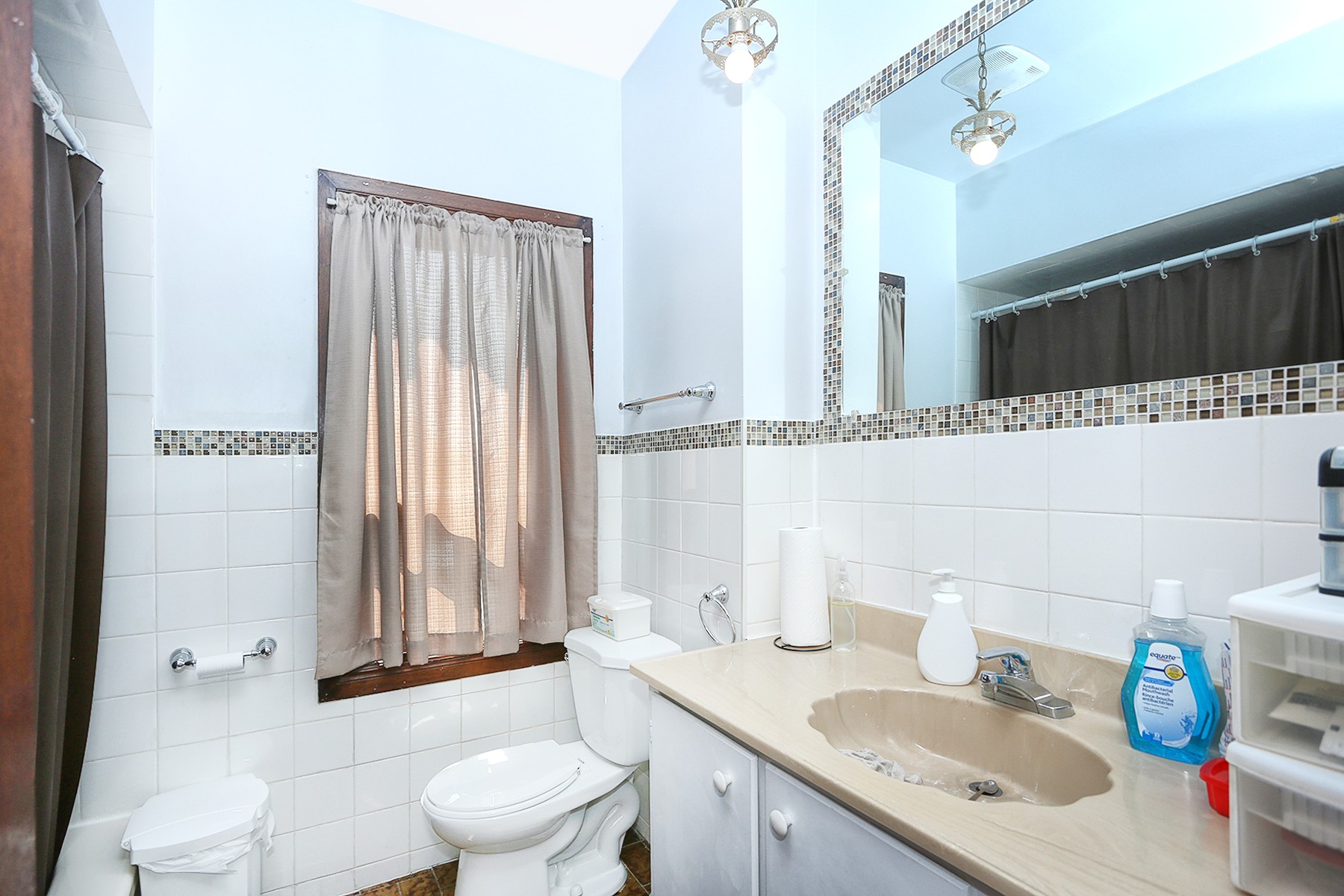 23068_main_bathroom_2_2_20180524223353.jpg
