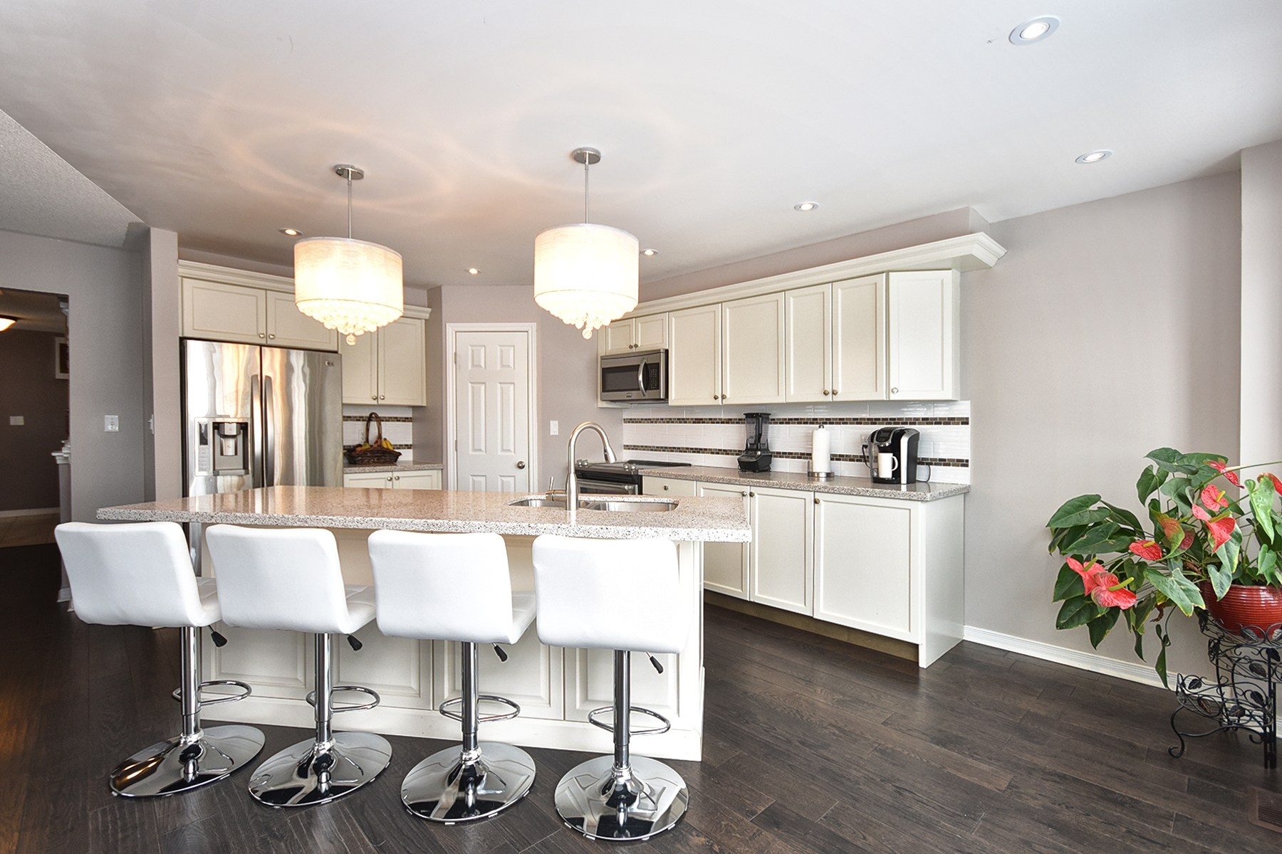 Virtual Tour of 1350 Whitelaw Ave Oshawa, ON for